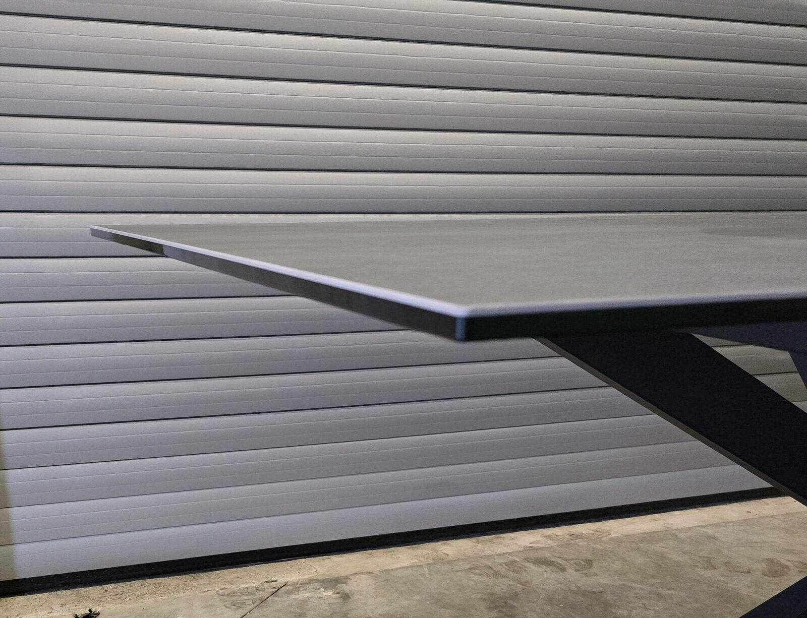 Liquidatie tafels, stoelen & magazijn – veiling bij Openbare Verkopen, Pittem