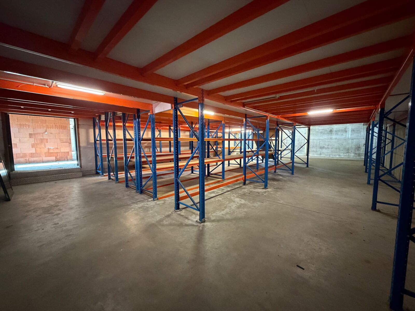 STOW Platform + rekken – veiling bij Openbare Verkopen, Zedelgem
