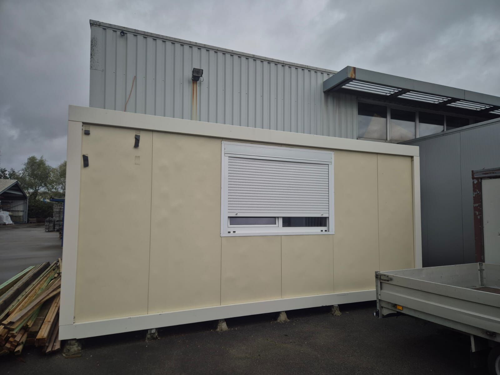 Bureau- werfcontainer – veiling bij Openbare Verkopen, Hooglede
