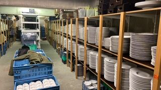 Zolderopruiming gastronomische feestzaal – veiling bij Openbare Verkopen, Diksmuide