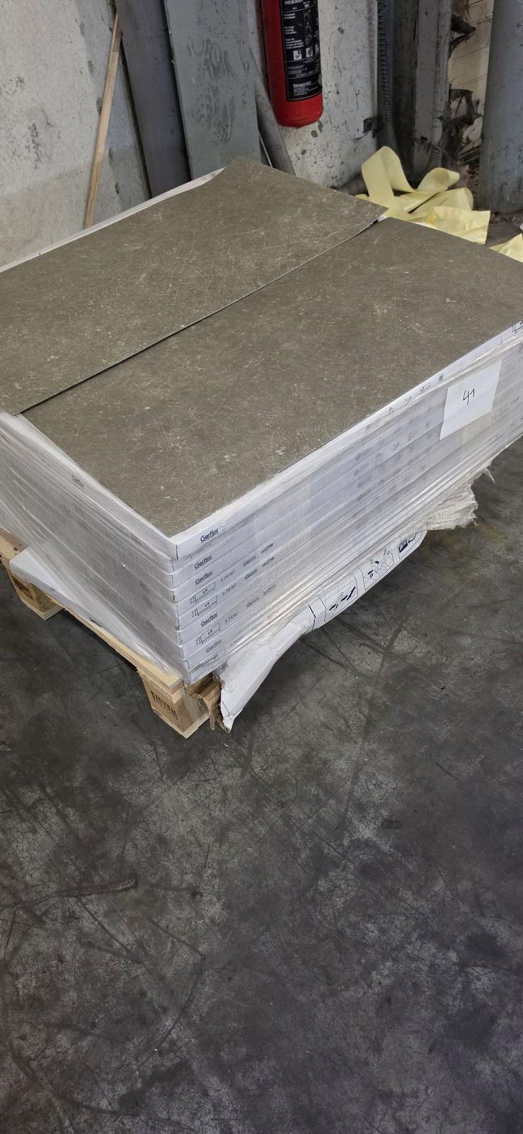 Decomarket: Laminaat - PVC & Vinyl – veiling bij Openbare Verkopen, Hoboken