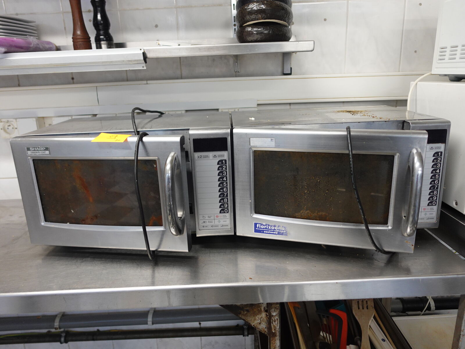 2x Inox microgolfoven Sharp – kavel bij Openbare Verkopen, Bredene