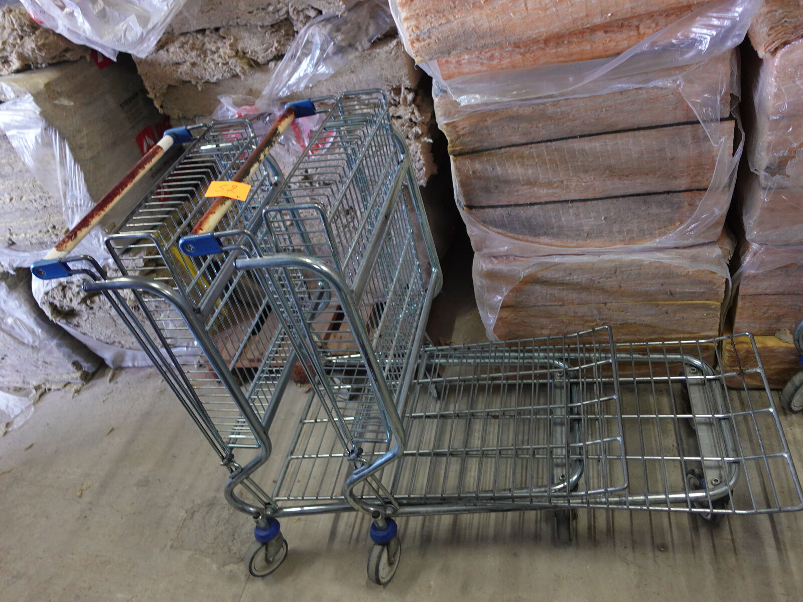 2x Winkelkar – kavel bij Openbare Verkopen, Harelbeke
