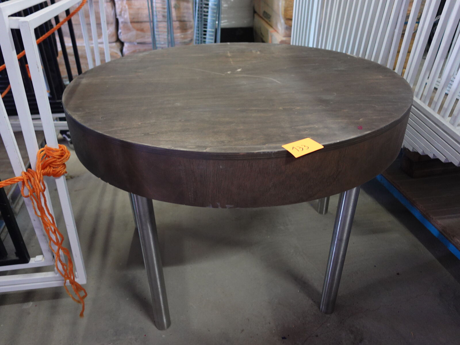 Ronde tafel – kavel bij Openbare Verkopen, Harelbeke