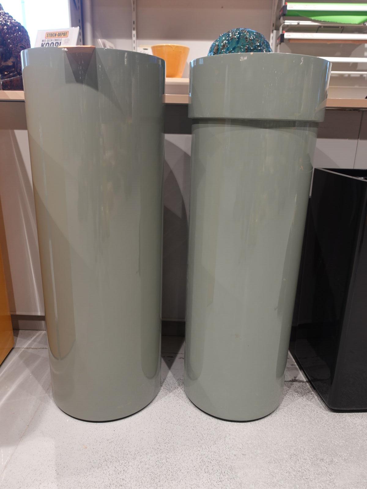 2x Polyester bloempot Dalat – kavel bij Openbare Verkopen, Waregem