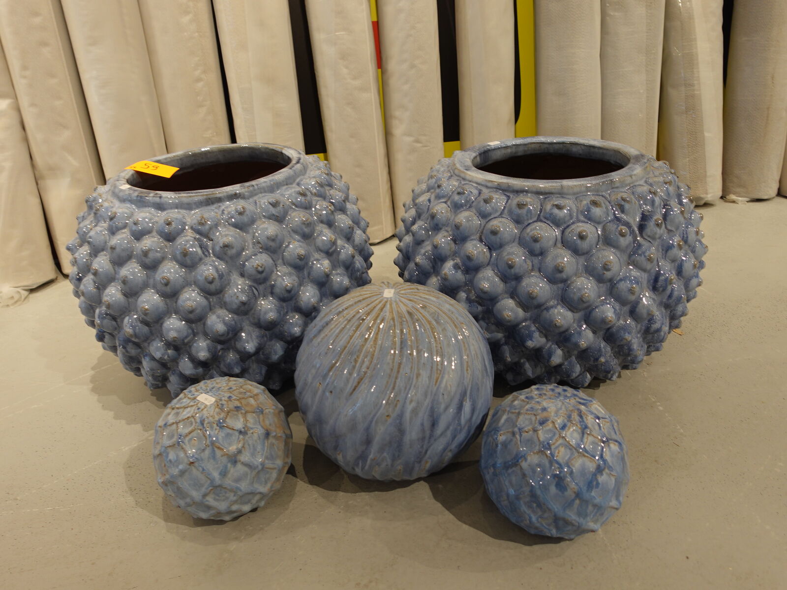 2x Vorstvrije terracotta bloempot – kavel bij Openbare Verkopen, Waregem