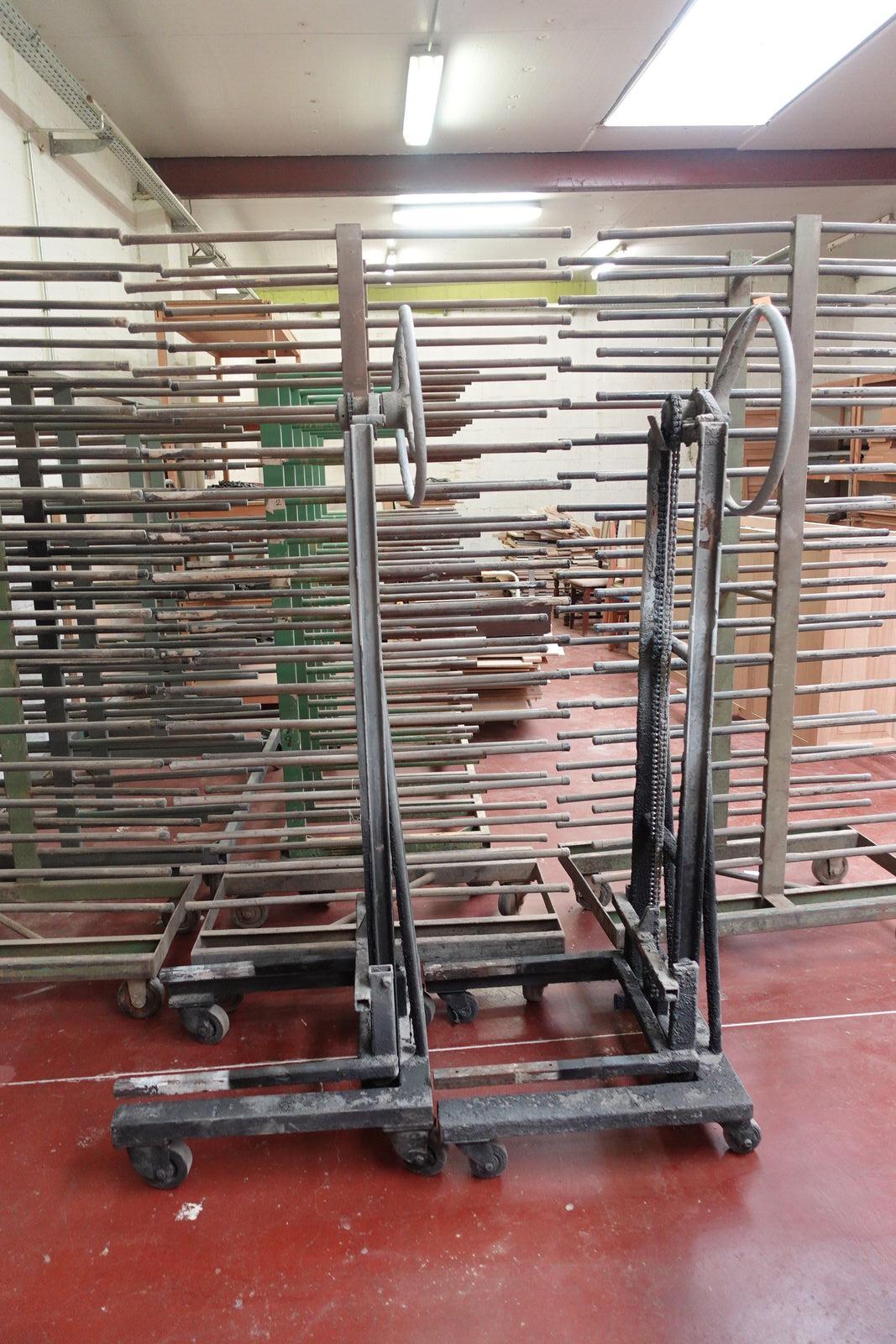 2x Metalen handmatige stapelaar – kavel bij Openbare Verkopen, Desselgem