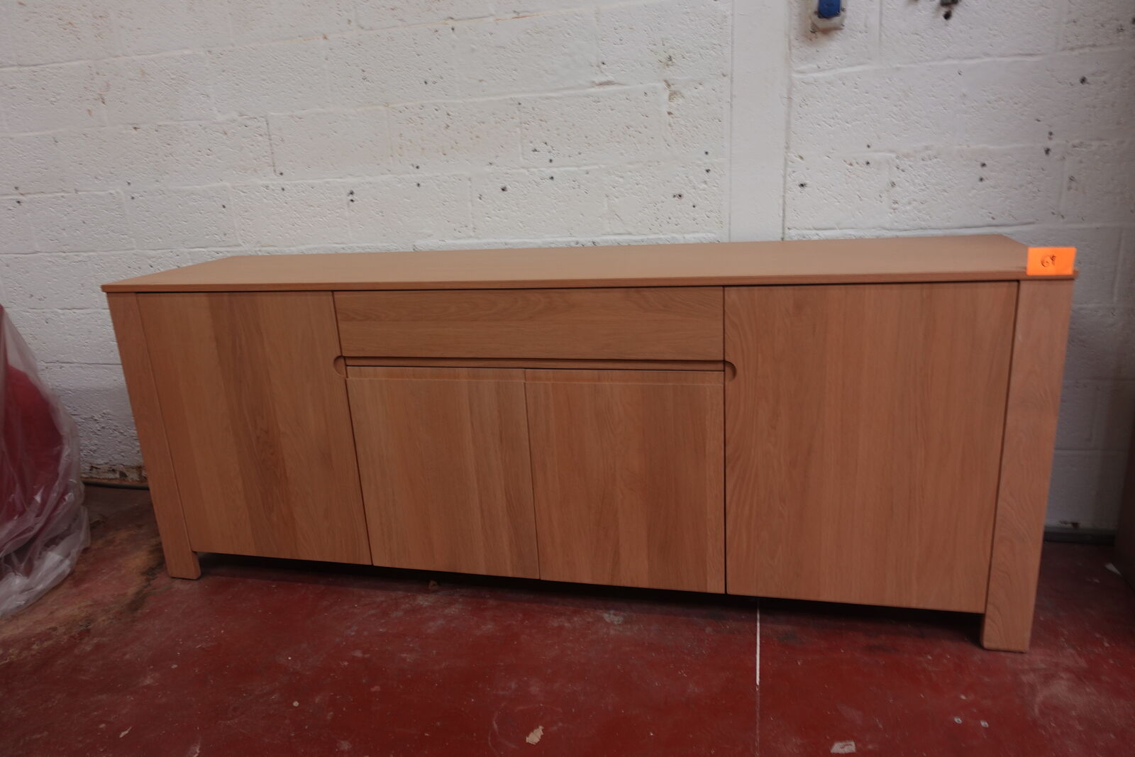 Massieve eiken dressoir – kavel bij Openbare Verkopen, Desselgem