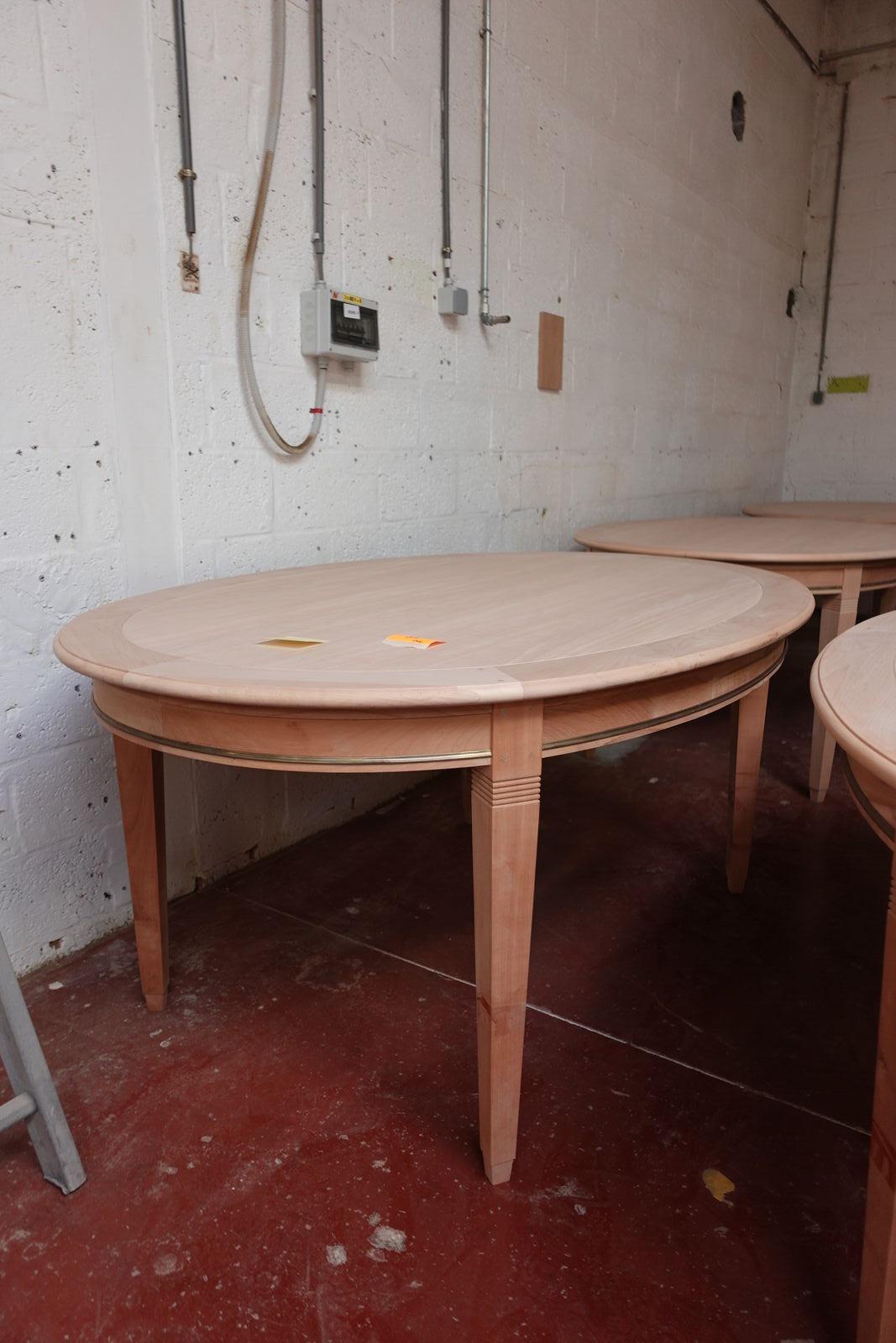 Massieve ovale tafel – kavel bij Openbare Verkopen, Desselgem