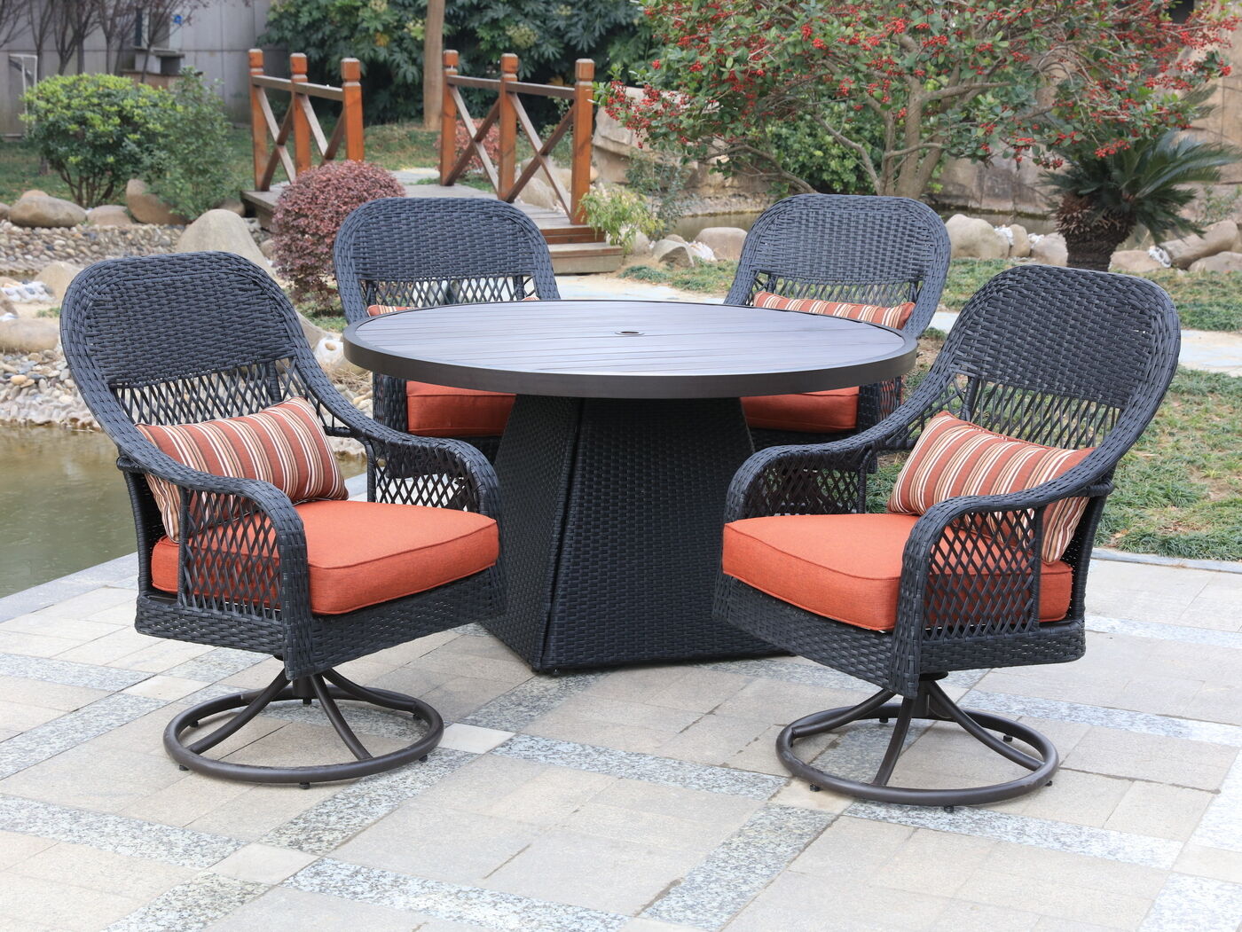 Dining set REDONDA | 5-delig | Wicker | Antraciet wicker + oranje kussens – kavel bij Openbare Verkopen