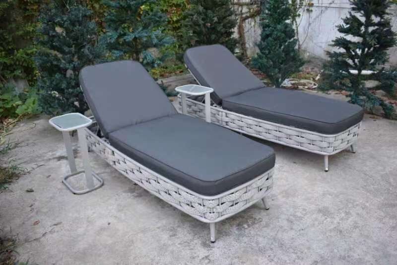 Ligbeddenset - 2 x 1 persoons ligbed met 2 bijzettafels – kavel bij Openbare Verkopen