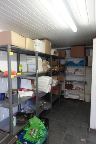 Partij diverse verpakking en decoratie – kavel bij Openbare Verkopen, Alveringem