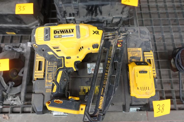 Accu nagelpistool Dewalt – kavel bij Openbare Verkopen, Wervik