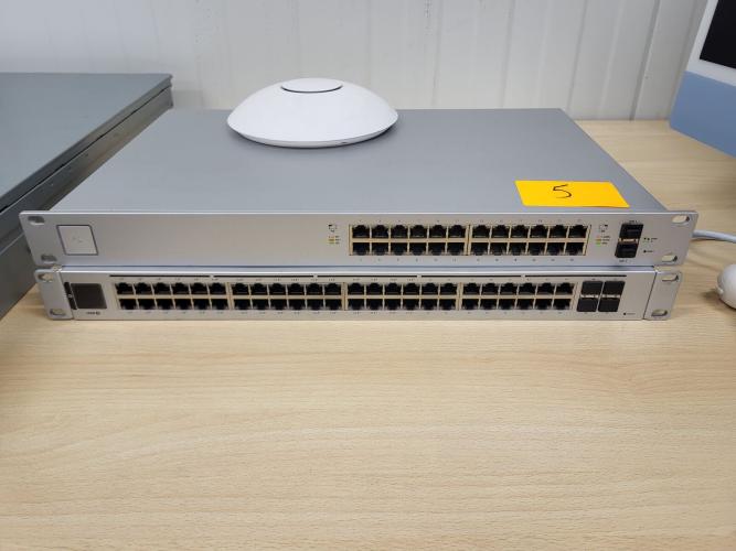 2 x Unify switch + access point – kavel bij Openbare Verkopen, Wielsbeke