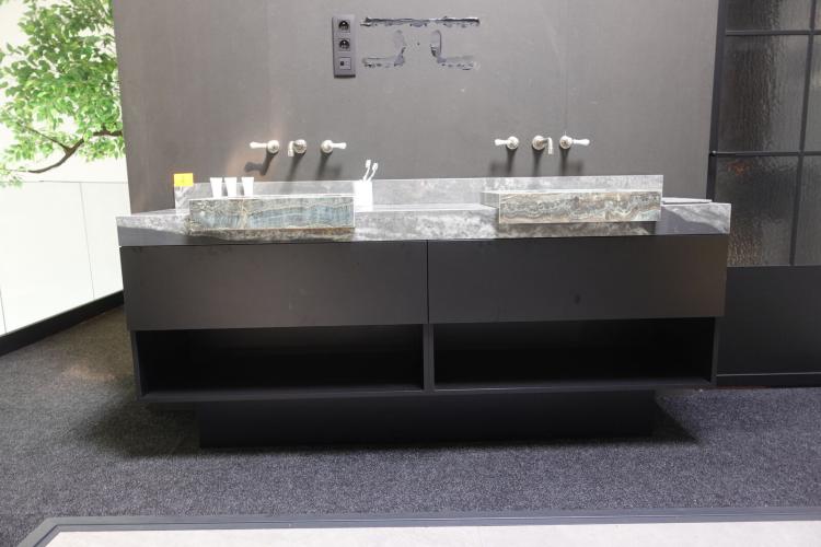 Showroom badkamermeubel – kavel bij Openbare Verkopen, Wevelgem