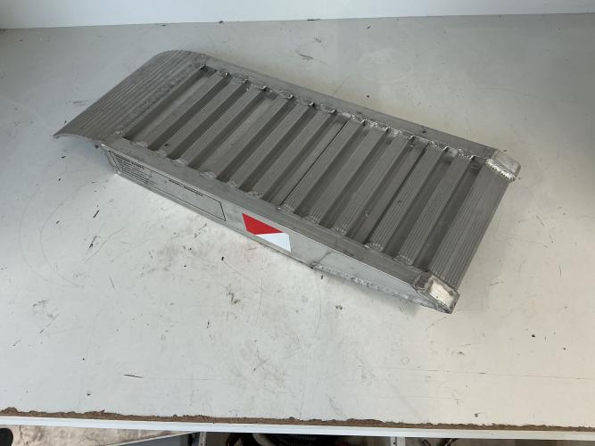 Aluminium Laadramp / Oprijplaat Metalmec M080/08SH – 1.500 kg – kavel bij Openbare Verkopen, Gullegem