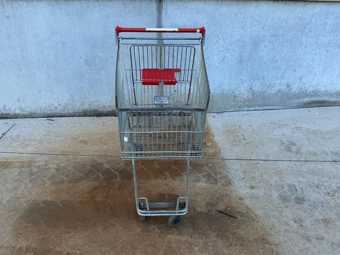 Metalen Winkelwagen met Rode Handgreep – Inclusief Kinderzitje – kavel bij Openbare Verkopen, Gullegem