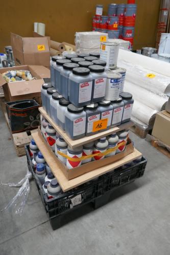 Pallet met kleurbeits – kavel bij Openbare Verkopen, Wielsbeke