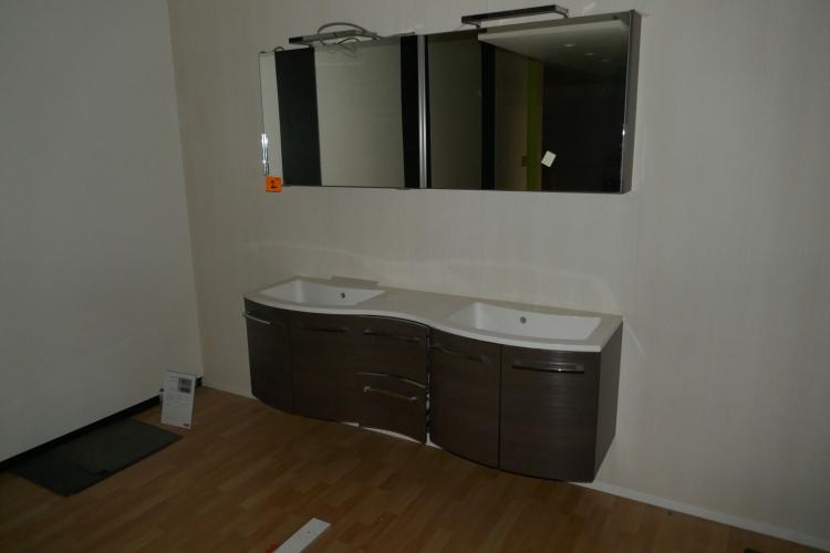 Showroom badkamermeubel – kavel bij Openbare Verkopen, Zwevegem