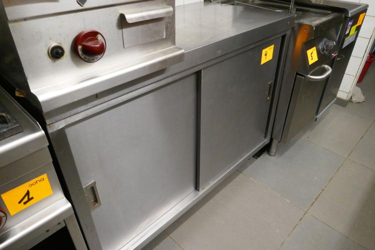 RVS werktafel met bodemschap en 2 schuifdeuren – kavel bij Openbare Verkopen, Koksijde