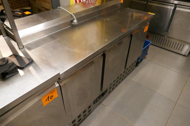 RVS gekoelde werktafel met 3 deuren en ingebouwde saladebar COMBISTEEL – kavel bij Openbare Verkopen, Koksijde