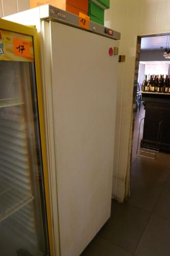 Vrieskist met inhoud – kavel bij Openbare Verkopen, Koksijde