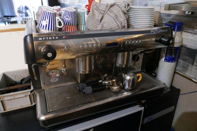Professionele espressomachine FUTURMAT – kavel bij Openbare Verkopen, Koksijde