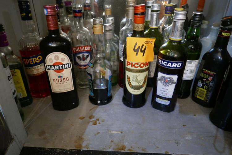 Partij diverse sterke dranken en aperitief – kavel bij Openbare Verkopen, Koksijde