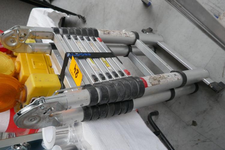 Telescopische ladder + Alu trapladder – kavel bij Openbare Verkopen, Ooigem