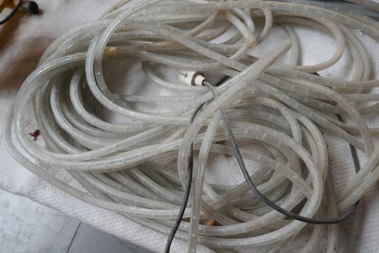 Verlichting + verlengkabels – kavel bij Openbare Verkopen, Ooigem