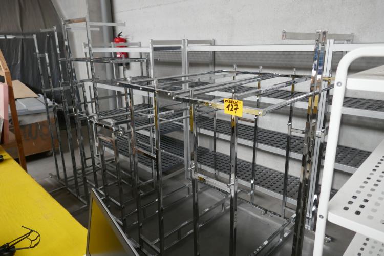 Reeks chromé kledijrekken – kavel bij Openbare Verkopen, Ooigem