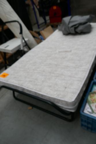 kleerkast + Vouwbed + bed – kavel bij Openbare Verkopen, Ooigem