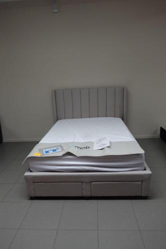 Tweepersoonsbed Wallis – kavel bij Openbare Verkopen, Waregem