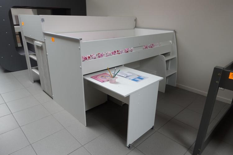 Halfhoogslaper Upside down met bureau – kavel bij Openbare Verkopen, Waregem