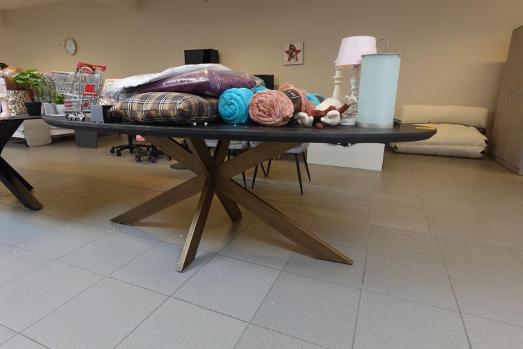 Ovalen eettafel Bony – kavel bij Openbare Verkopen, Waregem