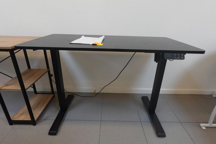 Bureau in hoogte verstelbaar – kavel bij Openbare Verkopen, Waregem