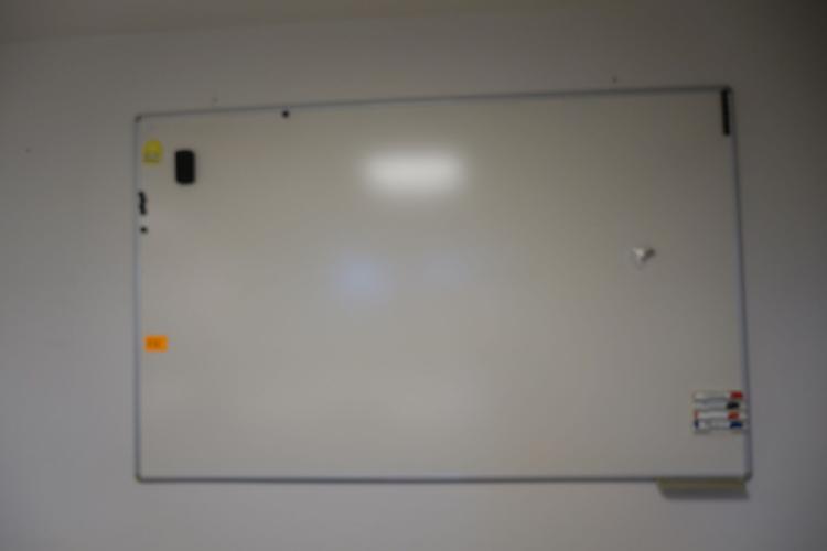 Whitebord – kavel bij Openbare Verkopen, Waregem