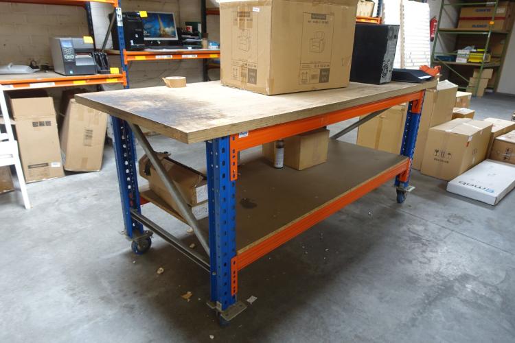 Verrijdbare metalen werktafel – kavel bij Openbare Verkopen, Waregem