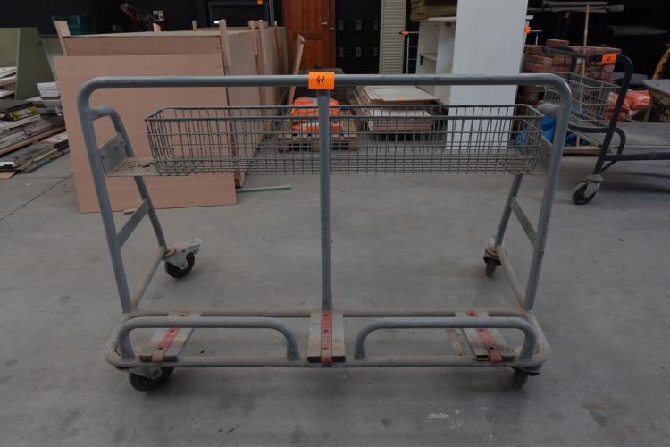 Metalen platenkar – kavel bij Openbare Verkopen, Deerlijk