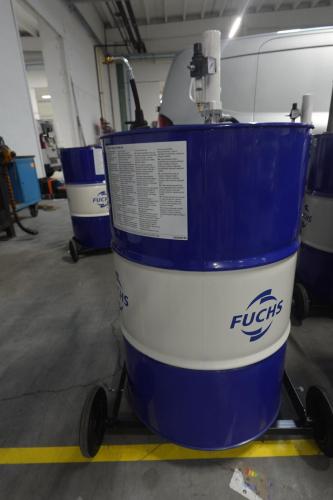 Vatenkar met Samoa pomp en vat olie plm 250l – kavel bij Openbare Verkopen