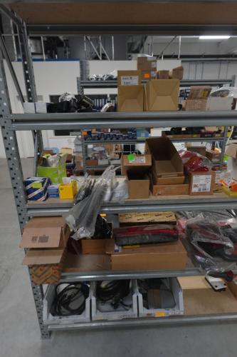 Rest inhoud rek – kavel bij Openbare Verkopen