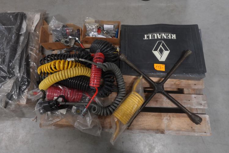 2x Pallet Camion toebehoren – kavel bij Openbare Verkopen