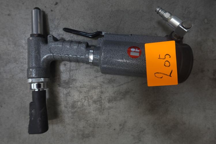 Hydraulische blindklinktang – kavel bij Openbare Verkopen