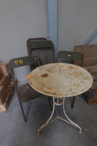 15x Vintage metalen klapstoel & 1x tafel – kavel bij Openbare Verkopen, Harelbeke