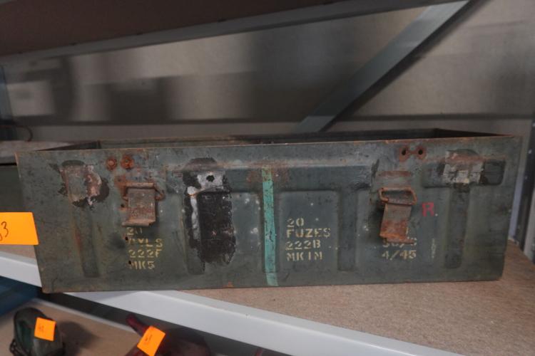 Retro metalen leger koffer – kavel bij Openbare Verkopen, Harelbeke