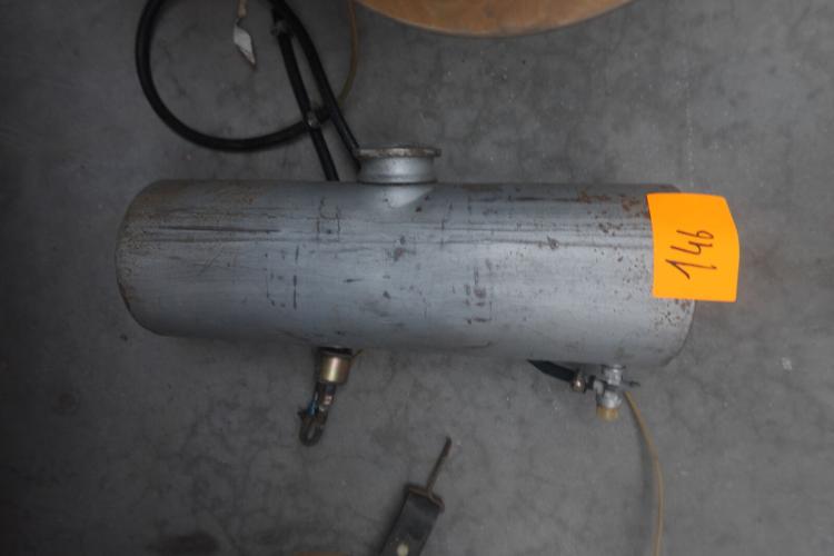 Retro benzinetank – kavel bij Openbare Verkopen, Harelbeke