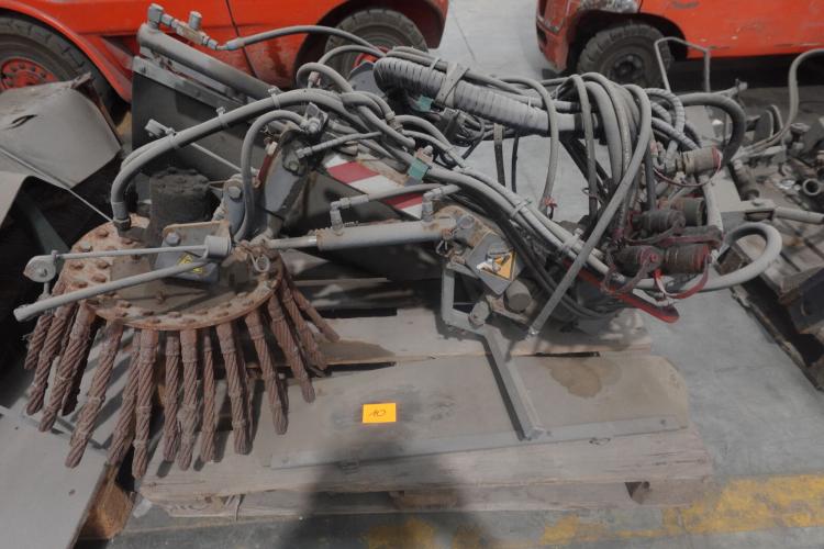 Hydraulische veegborstel locatie A9 – kavel bij Openbare Verkopen, Wielsbeke