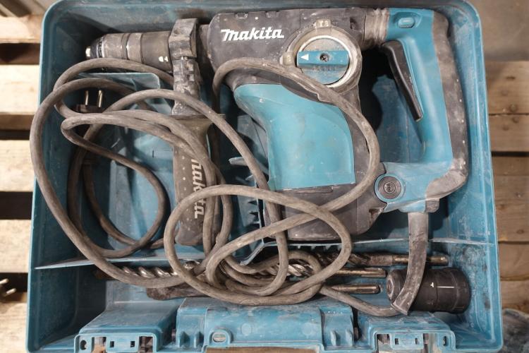 Elektrische klopboorhamer Makita – kavel bij Openbare Verkopen, Wielsbeke