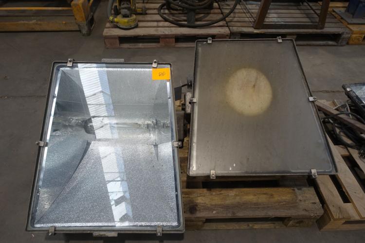 2x Grote verstraler – kavel bij Openbare Verkopen, Wielsbeke