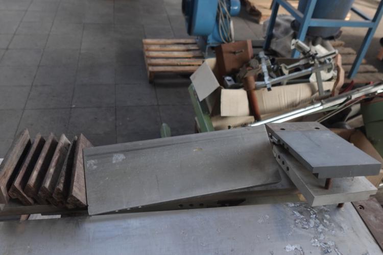Set diverse aluminiumplaten en geleidingsstukken – kavel bij Openbare Verkopen, Izegem